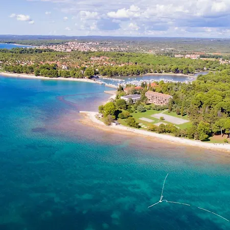 Willa Andrija Family Dream With Heated Pool At The Sea With Beautiful Garden, Outside Cinema And Kids Playground *