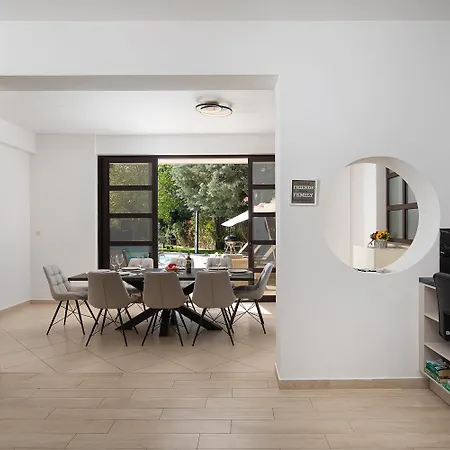 Willa Andrija Family Dream With Heated Pool At The Sea With Beautiful Garden, Outside Cinema And Kids Playground *