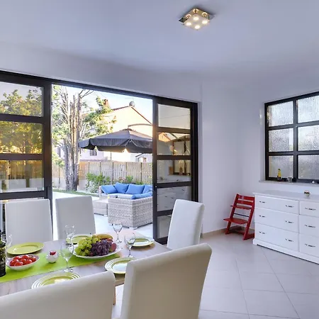 Willa Andrija Family Dream With Heated Pool At The Sea With Beautiful Garden, Outside Cinema And Kids Playground *