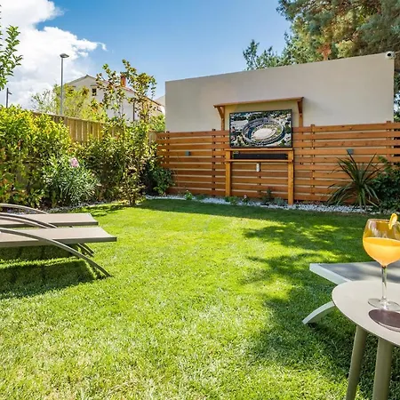 Villa Andrija Family Dream With Heated Pool At The Sea With Beautiful Garden, Outside Cinema And Kids Playground *
