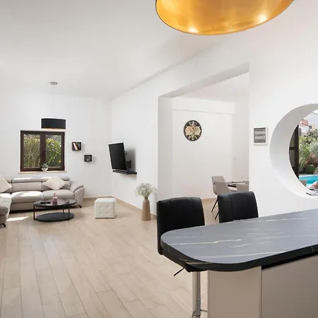 Villa Andrija: Seaside Family Retreat With Heated Pool And Entertainment