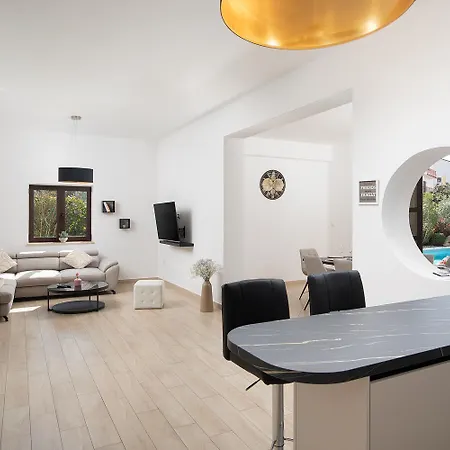 Andrija Family Dream With Heated Pool At The Sea With Beautiful Garden, Outside Cinema And Kids Playground * Fažana