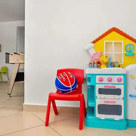Andrija Family Dream With Heated Pool At The Sea With Beautiful Garden, Outside Cinema And Kids Playground Fažana