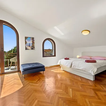 Andrija Family Dream With Heated Pool At The Sea With Beautiful Garden, Outside Cinema And Kids Playground *