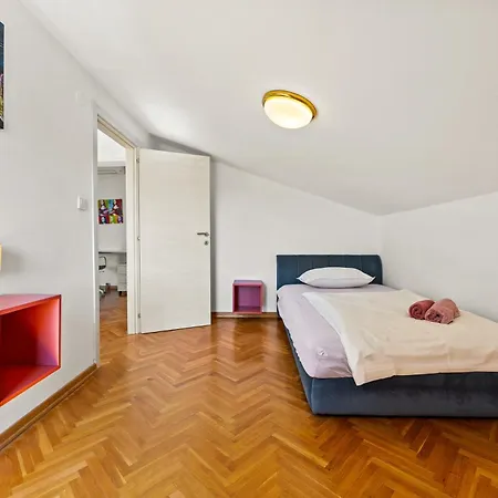Andrija Family Dream With Heated Pool At The Sea With Beautiful Garden, Outside Cinema And Kids Playground Fažana