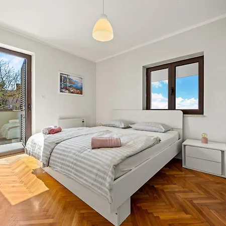 Andrija Family Dream With Heated Pool At The Sea With Beautiful Garden, Outside Cinema And Kids Playground * Fažana