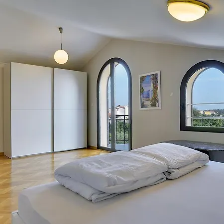 Andrija Family Dream With Heated Pool At The Sea With Beautiful Garden, Outside Cinema And Kids Playground * Fažana