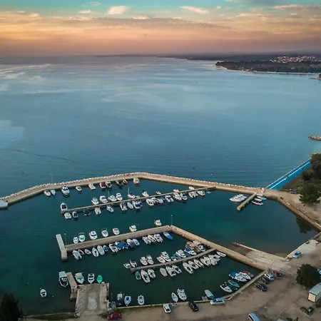 Villa Andrija Family Dream With Heated Pool At The Sea With Beautiful Garden, Outside Cinema And Kids Playground Fažana