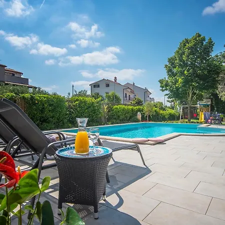 Andrija Family Dream With Heated Pool At The Sea With Beautiful Garden, Outside Cinema And Kids Playground