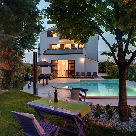 Villa Andrija: Seaside Family Retreat With Heated Pool And Entertainment