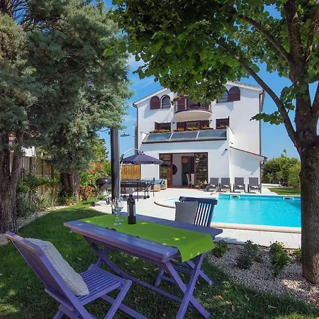 Andrija Family Dream With Heated Pool At The Sea With Beautiful Garden, Outside Cinema And Kids Playground