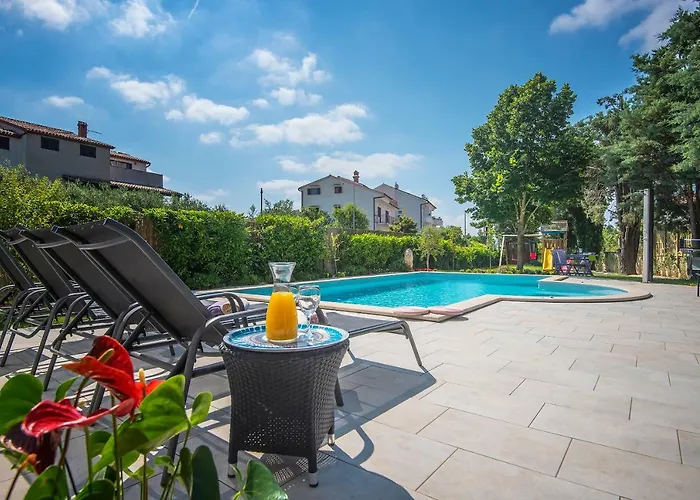 Andrija Family Dream With Heated Pool At The Sea With Beautiful Garden, Outside Cinema And Kids Playground