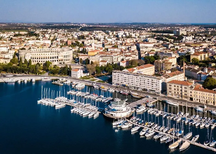 Willa Andrija Family Dream With Heated Pool At The Sea With Beautiful Garden, Outside Cinema And Kids Playground *